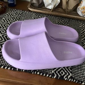 Mad love brand flip flops